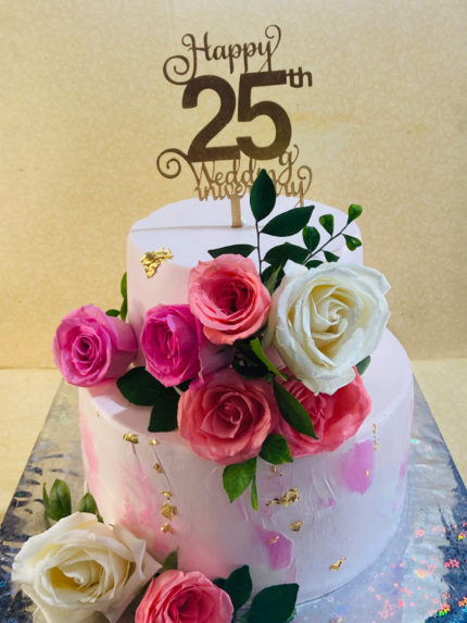 White engagement cake with fresh flowers – Kukkr