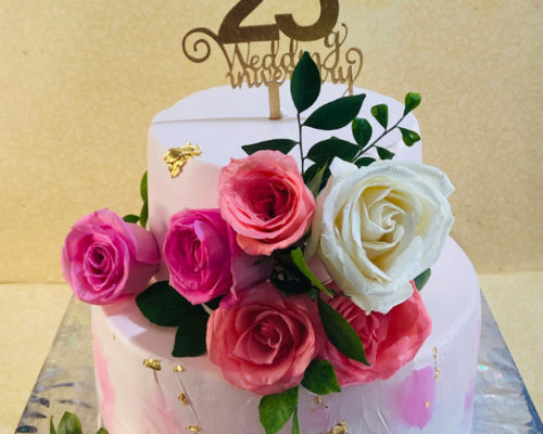 customized anniversary cake